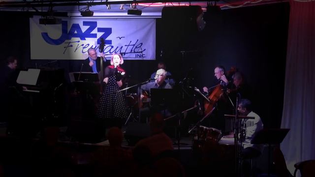 Jen de Ness Audience Sing-a-long GREEN TILE TANGO! смотреть онлайн