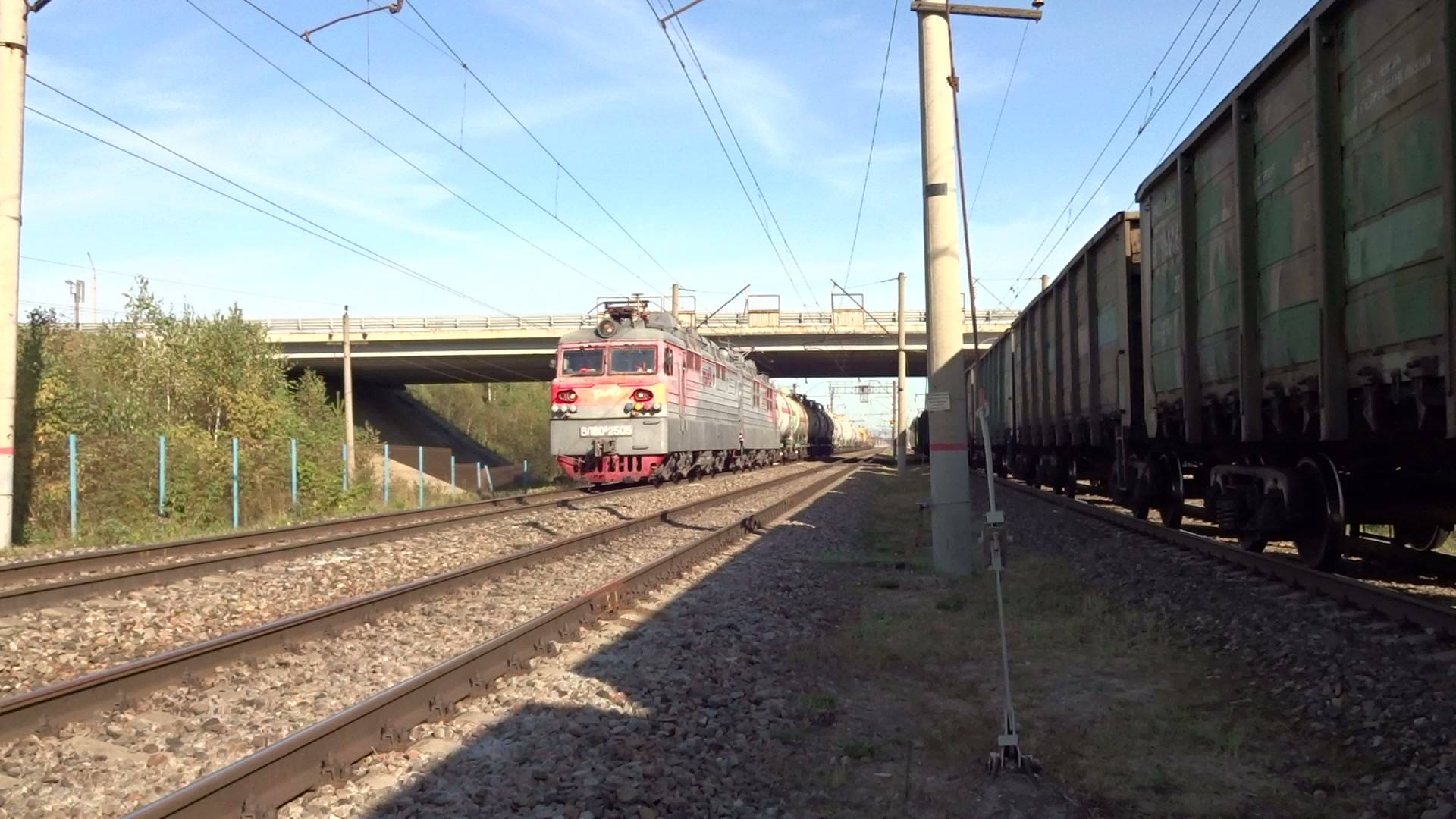 Электровоз ВЛ80с-2505 с наливным поездом следует по перегону Доскино - Игумново смотреть онлайн