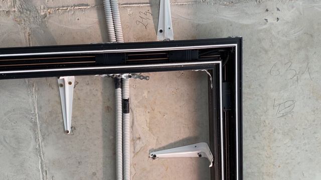 Магнитные трековые системы в натяжном потолке. Что необходимо учесть при отображении их в проекте. смотреть онлайн