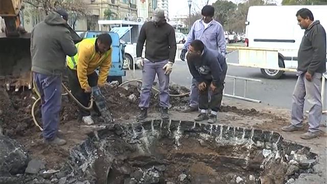 REPARAN DESAGÜE PLUVIAL EN SALTA Y AVENIDA FREYRE смотреть онлайн