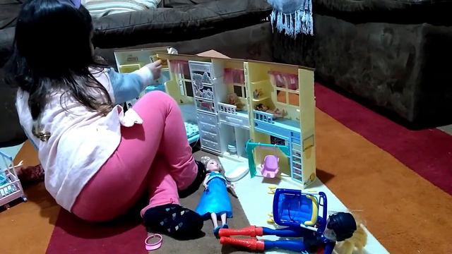 BRINCANDO COM AS MINHAS BONECAS - VEM BRINCAR COMIGO!!! - CANAL DA MARIA LUIZA