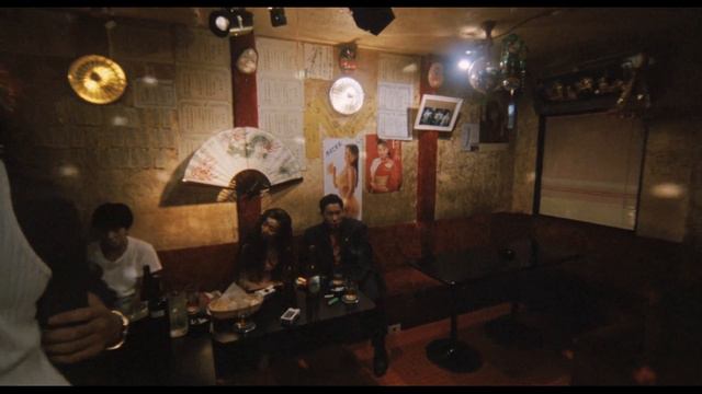 Boiling Point (1990) — Karaoke scene смотреть онлайн