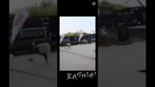 Lin Yanjun with skateboard смотреть онлайн