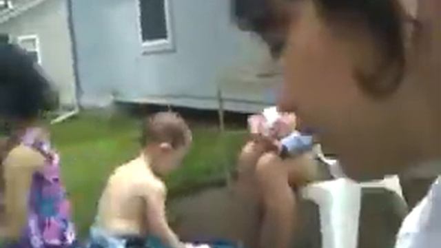 Slezak and Limosoewito Family Pool Time смотреть онлайн