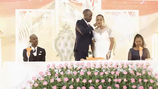 Umusore yaririmbiye abageni indirimbo iteye ubwuzu abaraho bose birabarenga смотреть онлайн