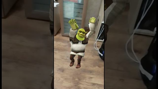 у меня в гостях Шрек!!!