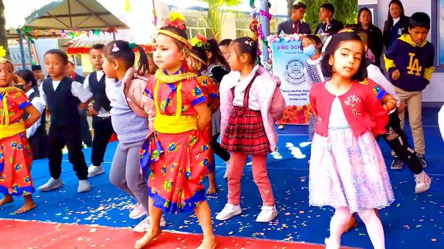 Aagani Ko Dilama Rangi ..Performed by Grade- U.K.G смотреть онлайн