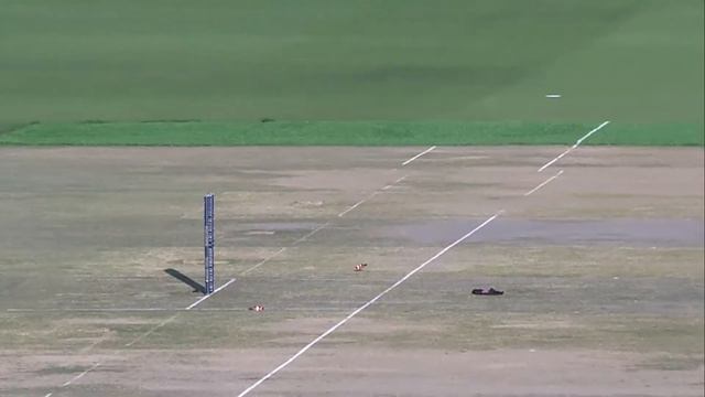 Unexpected : Cloth comes out of the helmet in cricket смотреть онлайн