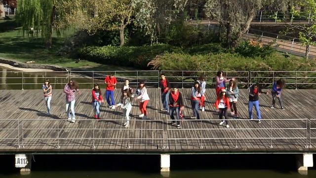 Maroon 5 - Moves like Jagger | AULA 112 (Unofficial videoclip) смотреть онлайн