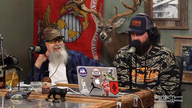 Uncle Si Meets Them Ol' Martin Boys | Duck Call Room #211 смотреть онлайн