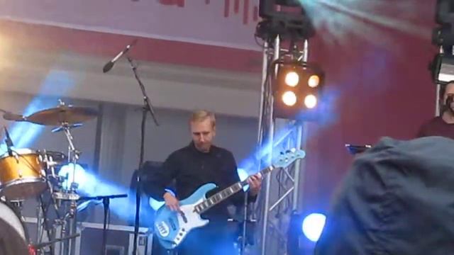 Olli Lindholm & West Coast Boys - Vie mut minne vaan (3.9.2016 Särkänniemi, Tampere) смотреть онлайн