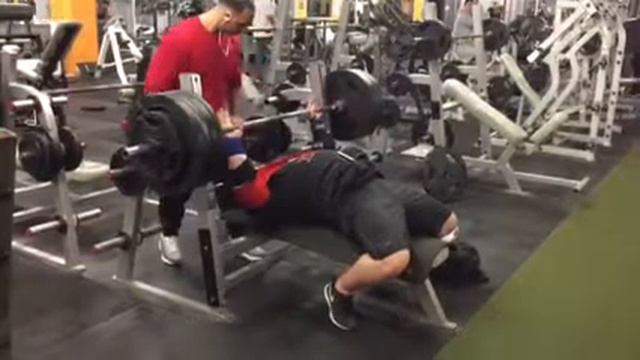 455 lbs bench press with coach Gary Miller смотреть онлайн