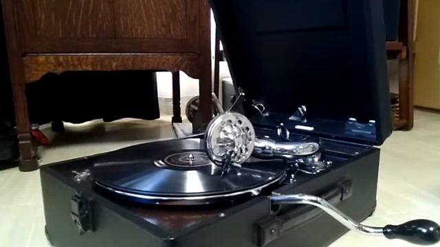 Nita Garcia ♪Quand On Donne Son Coeur♪ 1933年 78rpm record , HMV 102 phonograph смотреть онлайн