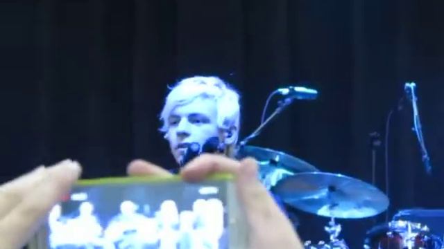 Ellington singing part of Sunday Morning- Sound check, Toms River 11/2/13 смотреть онлайн