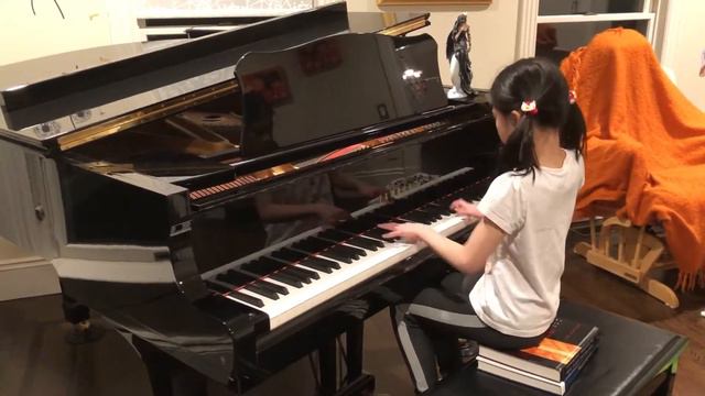 8 year old plays Clowns by kabalevsky piano смотреть онлайн