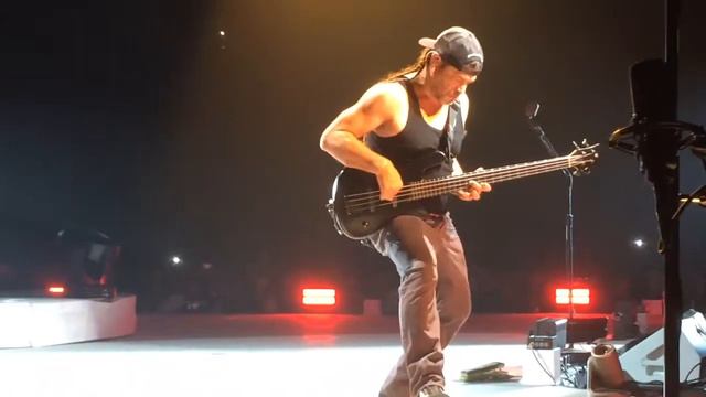 Metallica live HD Robert Trujillo bass solo tribute Cliff Burton смотреть онлайн