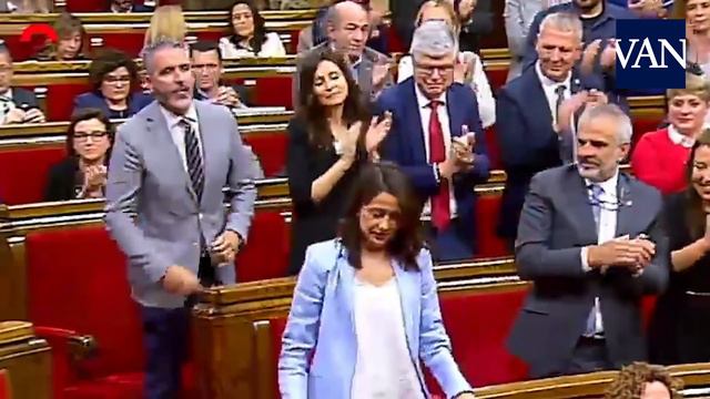 Arrimadas se despide de Torra en el Parlament смотреть онлайн