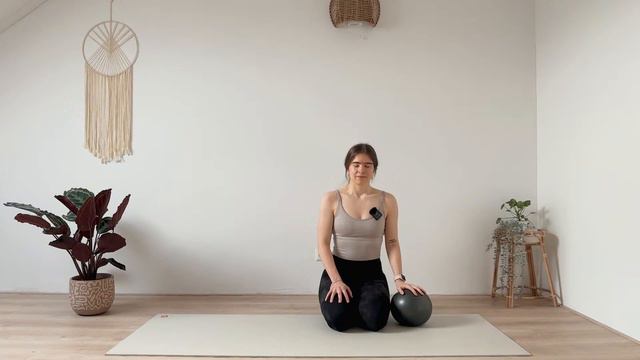 30 MIN PILATES + BALL || Ganzkörper Workout – Yoga Pilates Fusion