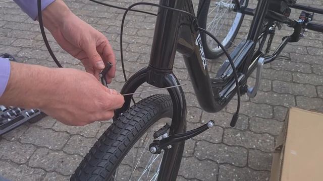 Elektro Lastenrad E-Donkey Plus, Video Aufbauanleitung, Teil 1 смотреть онлайн