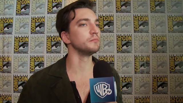 #ComicConWarner | The100: Richard Harmon смотреть онлайн