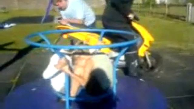 Girls On Roundabout! смотреть онлайн
