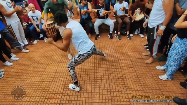 Roda de capoeira na Republica - Ilustre presença do MESTRE Suassuna 🔥 смотреть онлайн