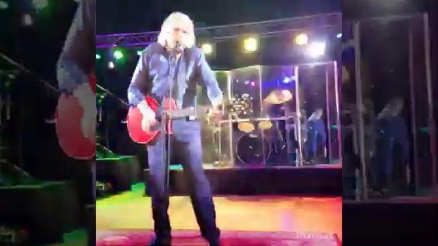 Barry Gibb ( Bee Gees ) - Stayin' Alive 2019 live in New York смотреть онлайн