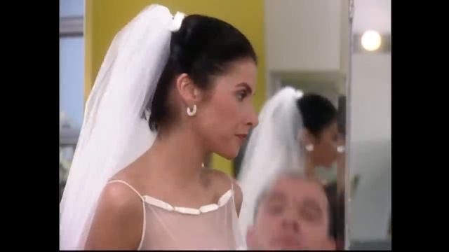 Betty ve a Marcela vestida de novia | Yo soy Betty, la fea смотреть онлайн