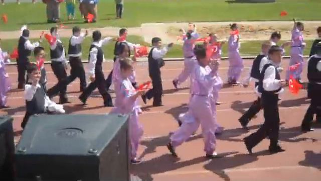 Burhan Felek Geçit töreni смотреть онлайн