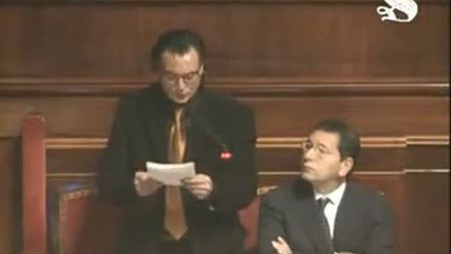 Fosco Giannini difende la Rivoluzione d'Ottobre смотреть онлайн