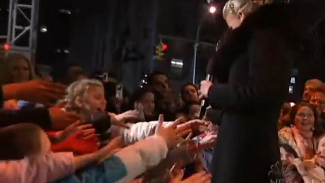 Jessica Simpson - I Saw Mommy Kissing Santa Claus LIVE @ Christmas In Rockefeller Center 2004/11/30 смотреть онлайн