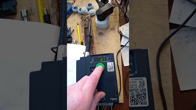 Настройка частотного преобразователя ATV320 Schneider electric. Ввод параметров электродвигателя смотреть онлайн