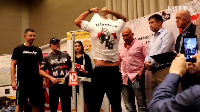 Artur Szpilka i Dominick Guinn twarzą w twarz! Oficjalne ważenie przed Narodową Galą Boksu смотреть онлайн
