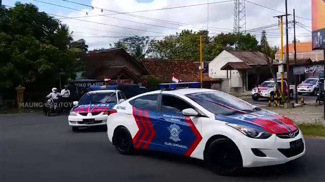 Menemukan Mainan Mobil Mobilan Tayo, Truk Towing, Kereta Thomas, Truk Molen, Mobil Polisi 35 смотреть онлайн