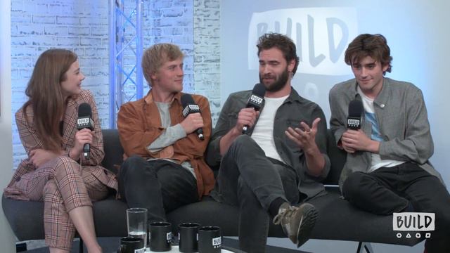 Claudia Jessie And Tom Bateman Reveal The Paranoia Shared By The Cast On The Set Of 'Vanity Fair' смотреть онлайн