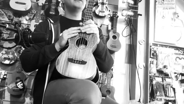 Ortega RUACA-TE Tenor Ukulele Review GERMAN I Music'n'More смотреть онлайн