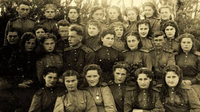 6 БАЛЛАДА О ЗЕНИТЧИЦАХ - Роберт Рождественский - Читает Ольга Михель смотреть онлайн