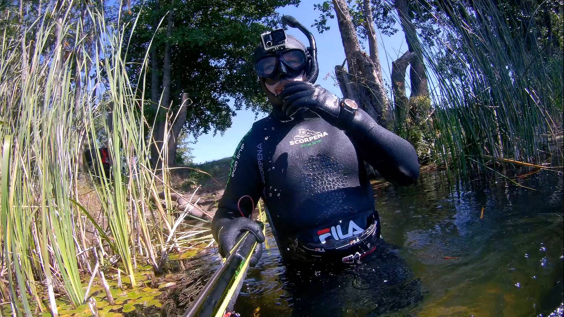 ПОДВОДНАЯ ОХОТА в камыше на щуку на малых реках с арбалетом смотреть онлайн