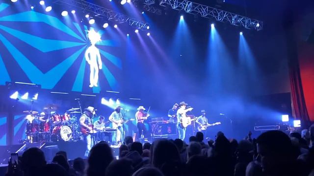 Jon Pardi- Me and Jack (Live in Durant, OK) смотреть онлайн
