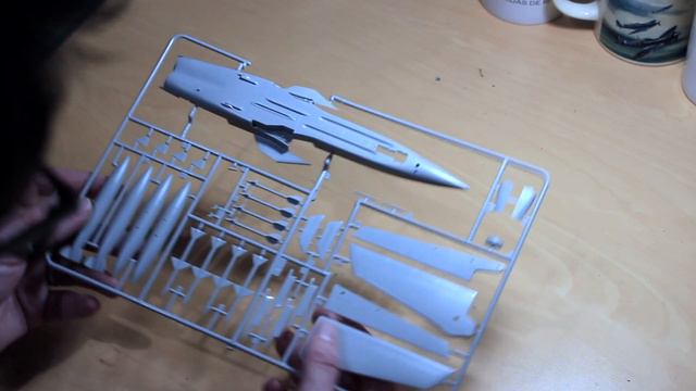 1/72 Tamiya Tornado F3 part 1 смотреть онлайн