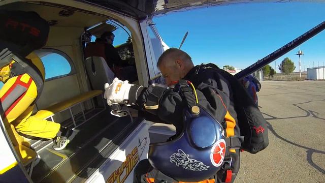 SKYDIVE LILLO AFF NIVEL 6 INSTRUCTOR PASANDO REVISTA смотреть онлайн