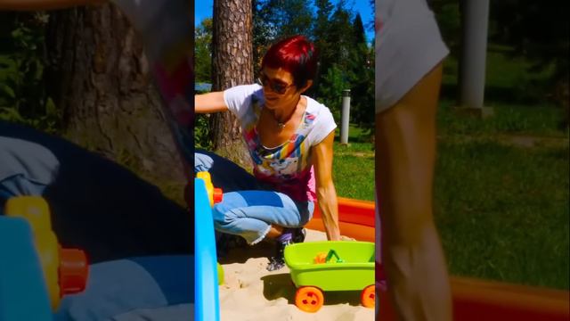 Погрузчик боится кататься с горки! #машинкидлядетей #капукикануки #длядетей #видеодлядетей #машинки смотреть онлайн