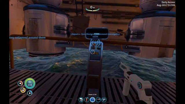 Subnautica - Scavenging the Aurora смотреть онлайн