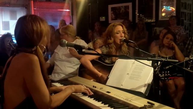 Victoria Banks Angelina Live at the Bluebird смотреть онлайн