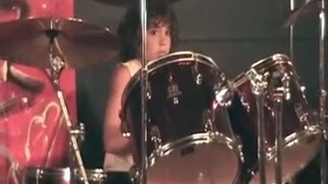 Falling Freely at the Club House смотреть онлайн