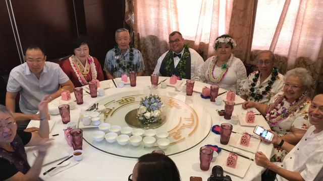 Chris & Kelli Wed in Hawai‘i смотреть онлайн