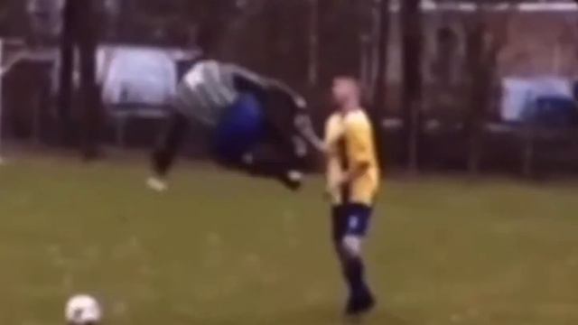 The cleanest tackle of all time is Magnificent смотреть онлайн