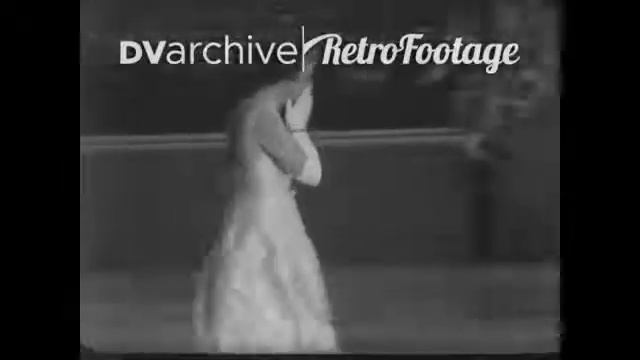 1964 - Annabella accepts the Best Actress Oscar from Gregory Peck смотреть онлайн