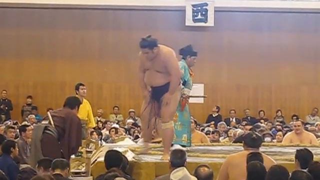 TAKAYASU vs TOCHIOZAN 4-14-2013 HE WON! Mito Sumo Jungyo. смотреть онлайн