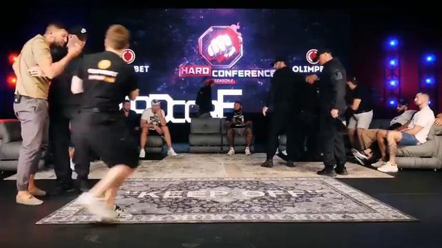 Боец многое наговорил на конференции, и не продержался и 2 раундов, Макс "ВДВ" vs Шахбулат Абуев смотреть онлайн